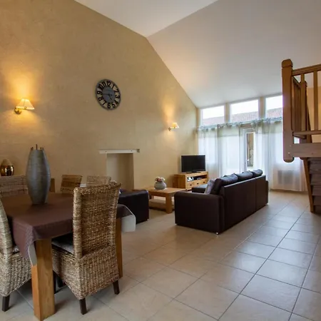 Holiday home Maison Spacieuse Avec Jardin Clos Et Wifi A - Fr-1-616-63