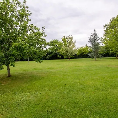 Maison Spacieuse Avec Jardin Clos Et Wifi A - Fr-1-616-63 Дом отдыха Saint-Germain-et-Mons