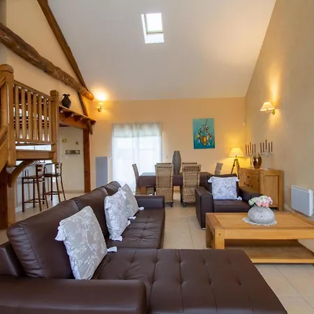 Maison Spacieuse Avec Jardin Clos Et Wifi A - Fr-1-616-63 * Saint-Germain-et-Mons